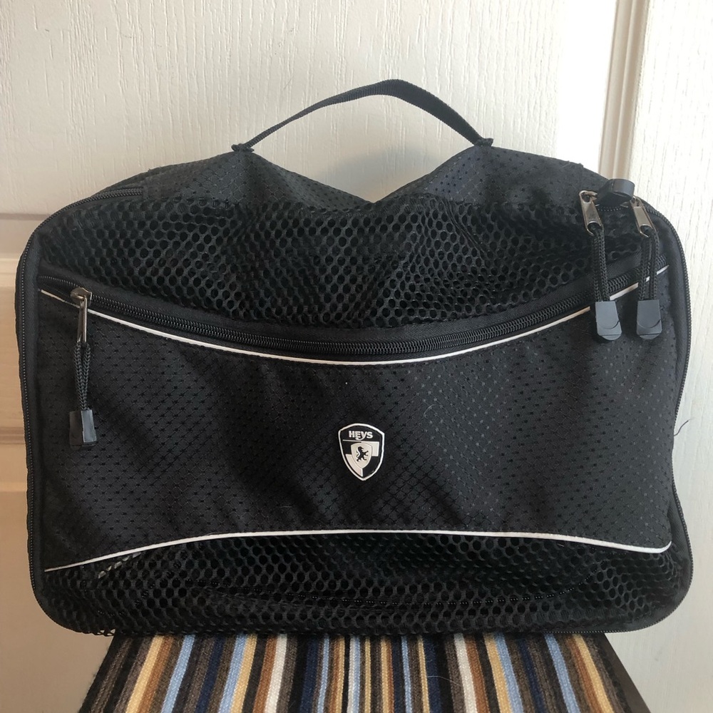 HEYS Travel 4 packing cubes /Toiletry Bag
